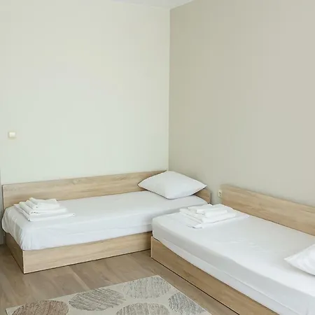 The Bright And Modern 2-bdr In *