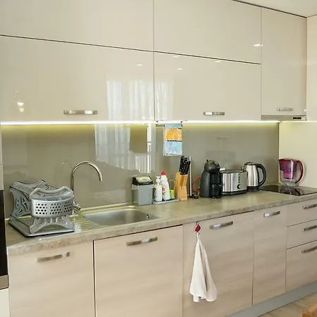 The Bright And Modern 2-bdr In Daire